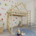 Łóżko domek na antresoli z drabinką z boku