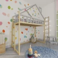 Łóżko domek na antresoli z drabinką z boku z szarym daszkiem i barierkami
