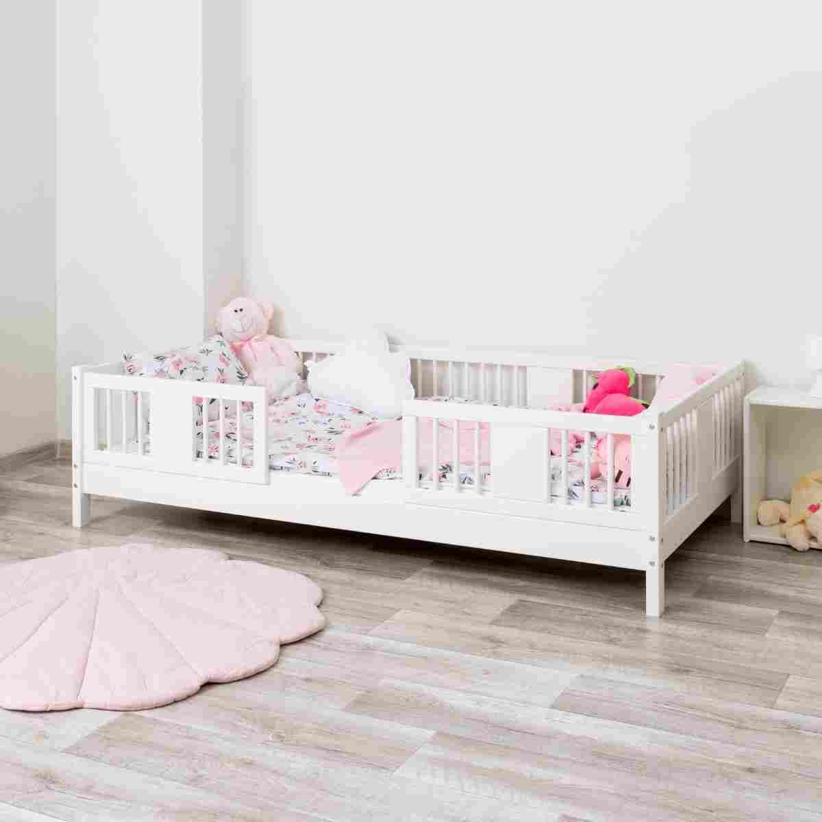 Łóżko podłogowe z barierkami czy klasyczne? Wybieramy niskie łóżko dla dwulatka w stylu Montessori